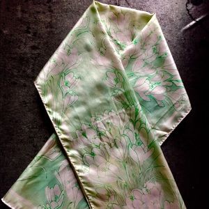 5579 VTG Light Green White Floral Polyester Rolled Scarf